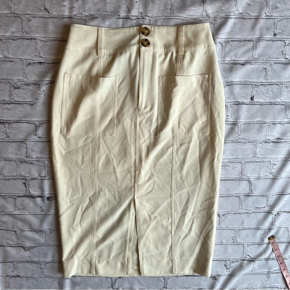 Cara Santana For Every Body Neutral Pencil Ivory Size 8 Skirt
Neutral coastal